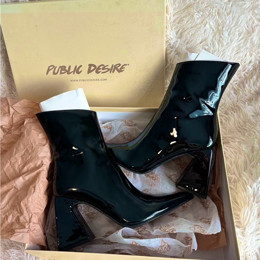 PUBLIC DESIRE PATENT BOOTS BEAUTIFUL NEW IN BOX SIZE 7 SQUARE TOES ASOS